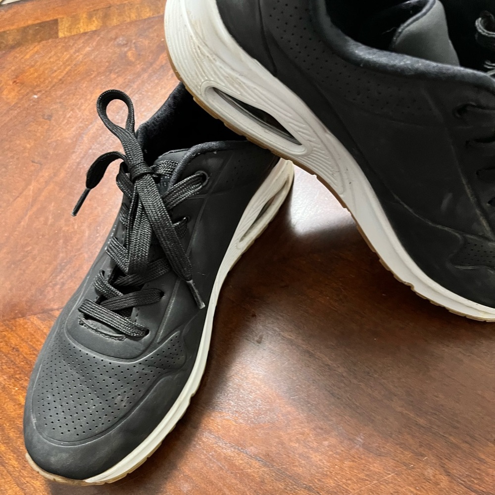 Like New Sketchers Air Cooled Memory Foam Running Shoes Sneakers Size 8